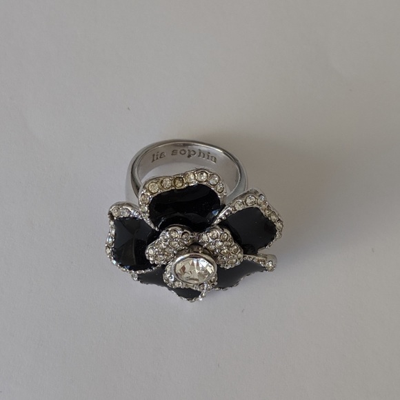 Beautiful LIA SOPHIA Dahlia ring - Picture 2 of 4